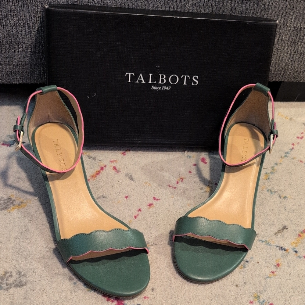 Talbots Womens 9 1/2M, Green Meadow Pila Scallop